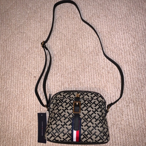 Tommy Hilfiger Handbags - Tommy Hilfiger Crossbody bag